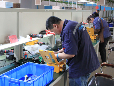 华科电气成功举办“质量月”生产技能比武与技术交流活动